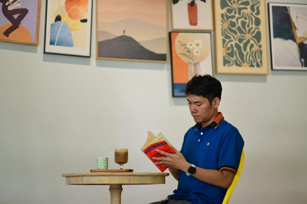 Comment les techniques de la peinture à la tempera peuvent-elles être enseignées aux débutants ?